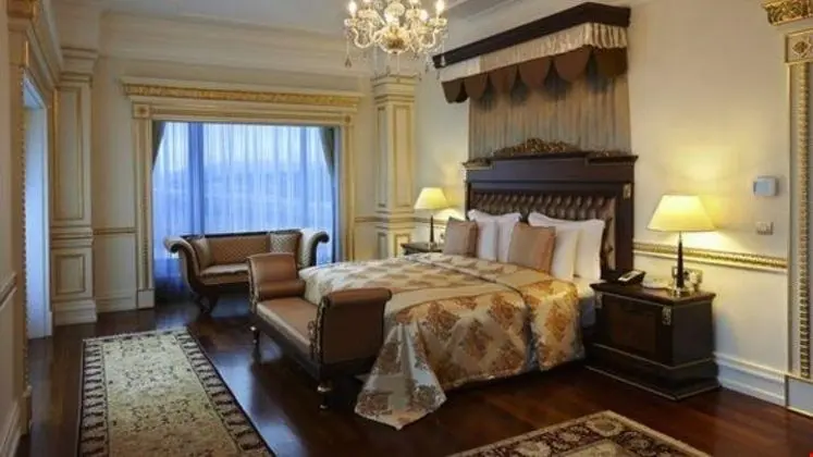 Corner Suite