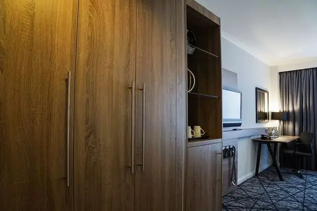 Premium Oda, 1 En Büyük (King) Boy Yatak, Business Dinlenme Salonu Kullanımı, Nehir Manzaralı