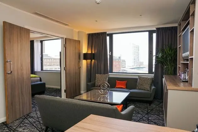 Süit, 1 Yatak Odası (Liver Building View)
