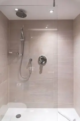 Standard Oda, 1 En Büyük (King) Boy Yatak (Walk-In Shower)