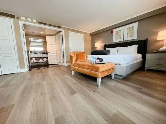 Süit, 1 En Büyük (King) Boy Yatak (Two Room Commerce)