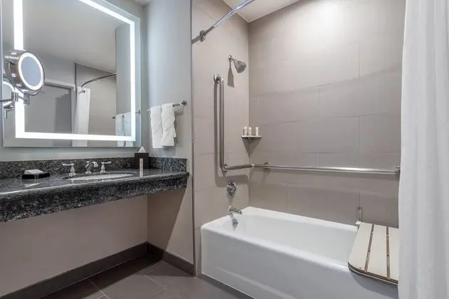 Standard Oda, 2 Çift Kişilik Yatak, Engellilere Uygun (Accessible Tub)