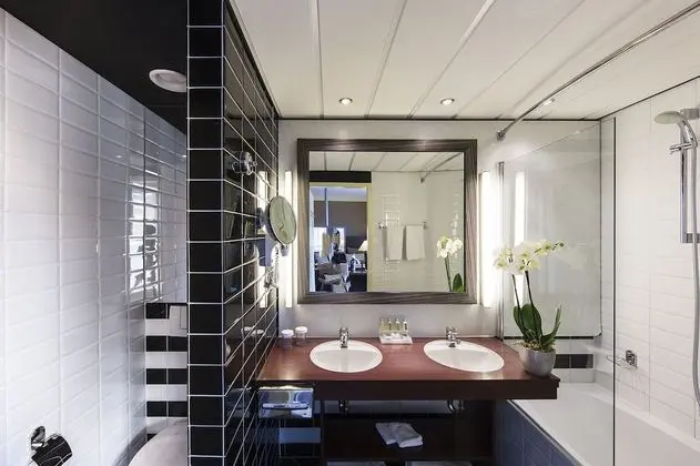 Premium Oda, 1 En Büyük (King) Boy Yatak (Walk-In Shower)