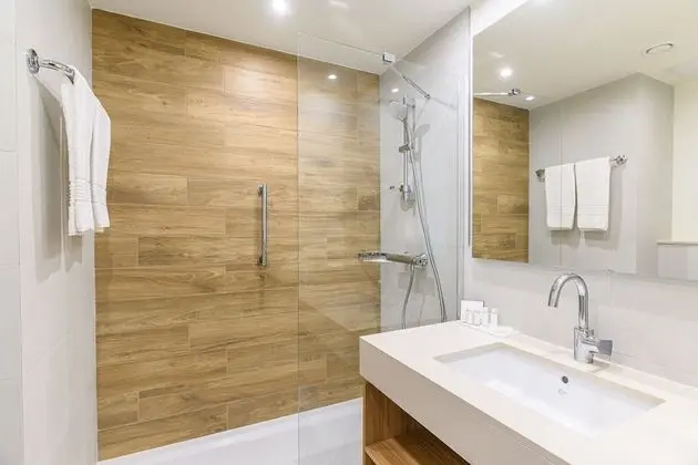 Premium Oda, 1 En Büyük (King) Boy Yatak (Walk-In Shower)