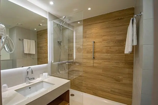 Premium Oda, 1 En Büyük (King) Boy Yatak (Walk-In Shower)