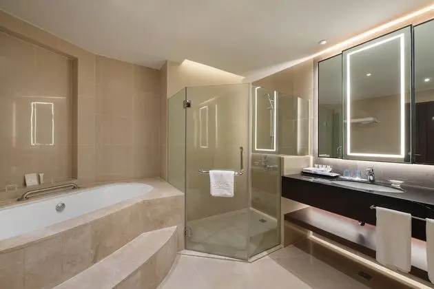 Süit, 1 Yatak Odası (Low Floor Lounge Access)