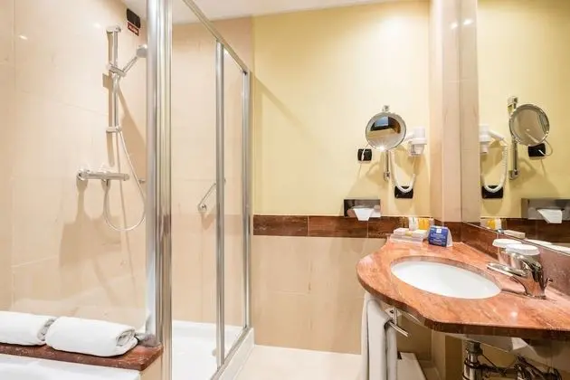 Premium Oda, 1 En Büyük (King) Boy Yatak