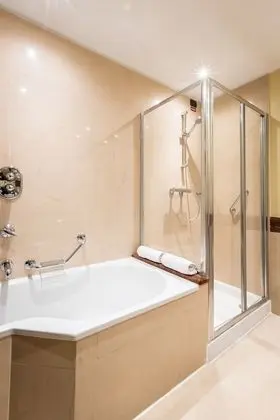 Premium Oda, 1 En Büyük (King) Boy Yatak