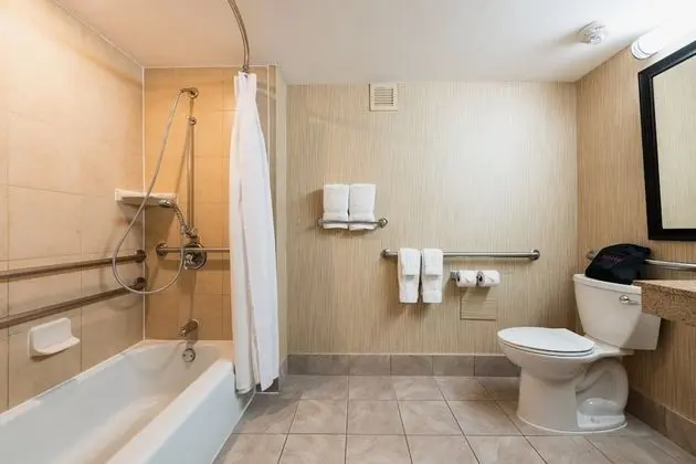 Standard Oda, 2 Çift Kişilik Yatak, Engellilere Uygun (Mobility, Accessible Tub)
