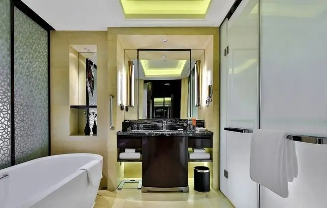 Standard Oda, 1 En Büyük (King) Boy Yatak (Lounge Access)