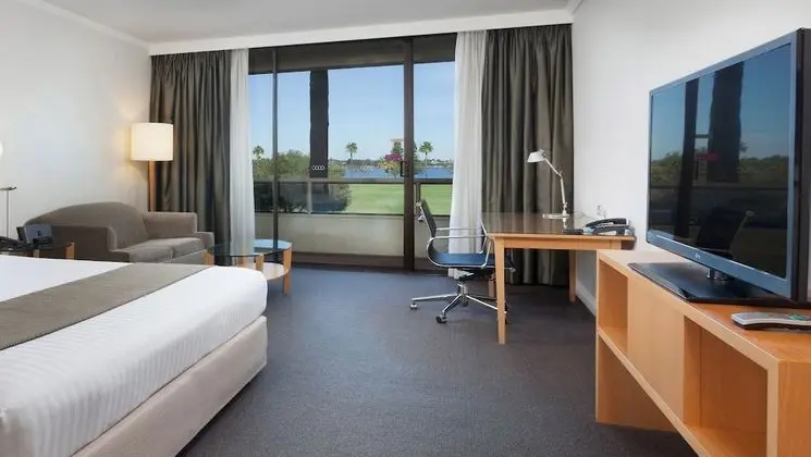 Premium Oda, 1 En Büyük (King) Boy Yatak, Balkon, Park Manzaralı (Langley Park View)