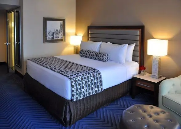 Junior Süit, 1 En Büyük (King) Boy Yatak, Engellilere Uygun (Accessible Tub)