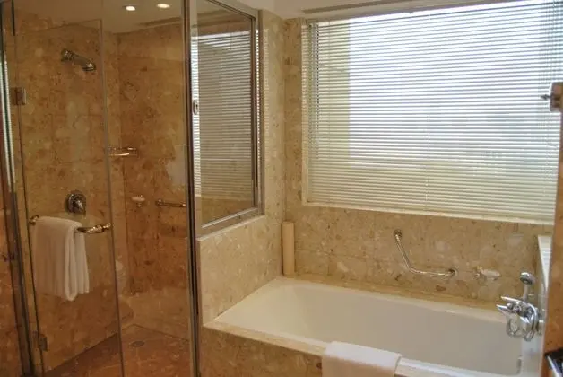 Süit, 1 En Büyük (King) Boy Yatak (Crowne Plaza)