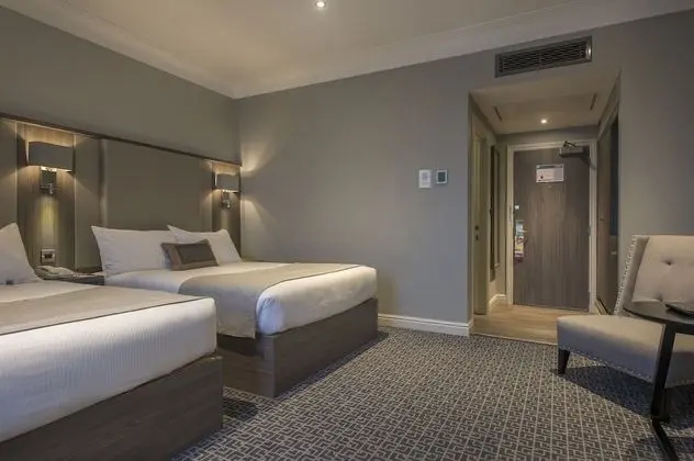 Premium Oda, 2 Büyük (Queen) Boy Yatak (Separate Bath Walk in Shower)