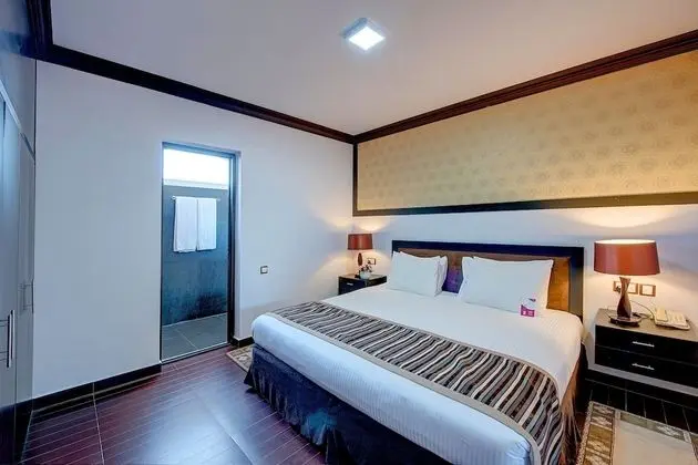 Oda, 3 Yatak Odası, Sigara İçilebilir (Dining and Kitchen Area)