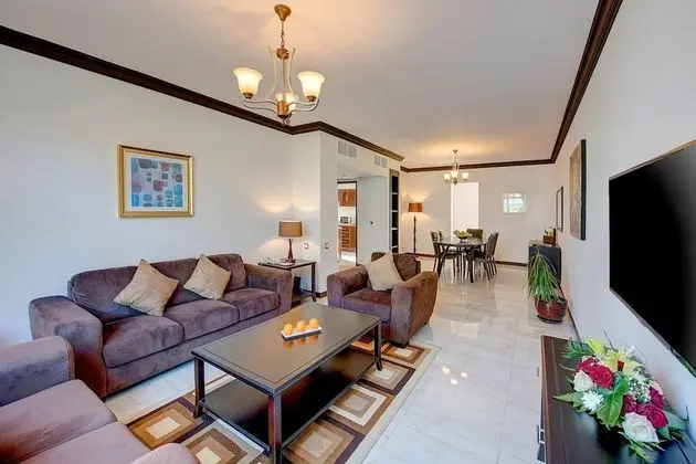 Oda, 3 Yatak Odası, Sigara İçilebilir (Dining and Kitchen Area)