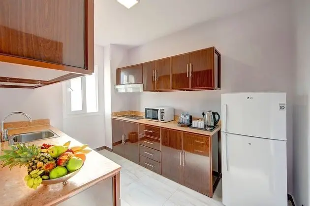 Oda, 3 Yatak Odası, Sigara İçilebilir (Dining and Kitchen Area)