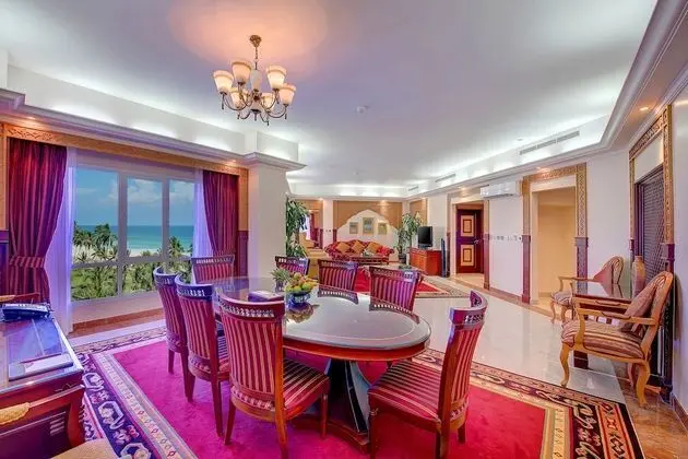 Süit, Birden Çok Yatak, Sigara İçilebilir (Custom)