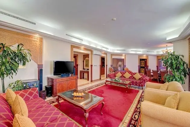 Süit, Birden Çok Yatak, Sigara İçilebilir (Custom)