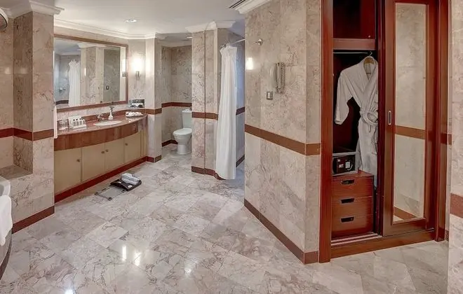 Süit, Birden Çok Yatak, Sigara İçilebilir (Custom)