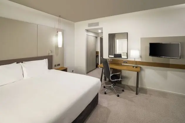 Premium Oda, 1 Büyük (Queen) Boy Yatak ve Çekyat