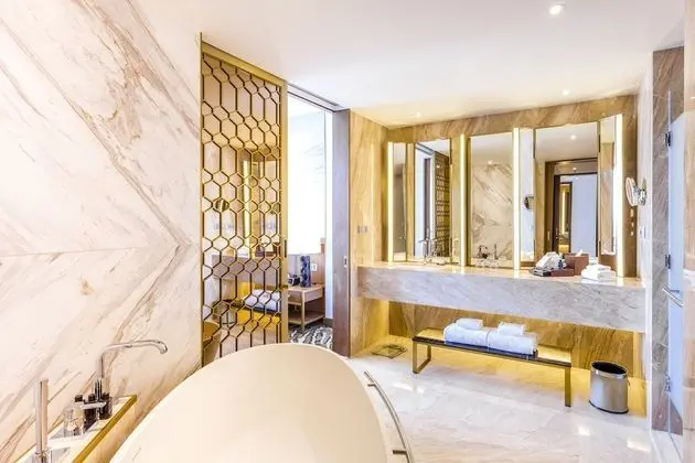 Süit, 1 En Büyük (King) Boy Yatak, Havuz Manzaralı (Top Floor)