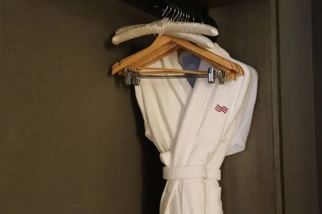 Standard Oda, 1 En Büyük (King) Boy Yatak, Avlu Manzaralı