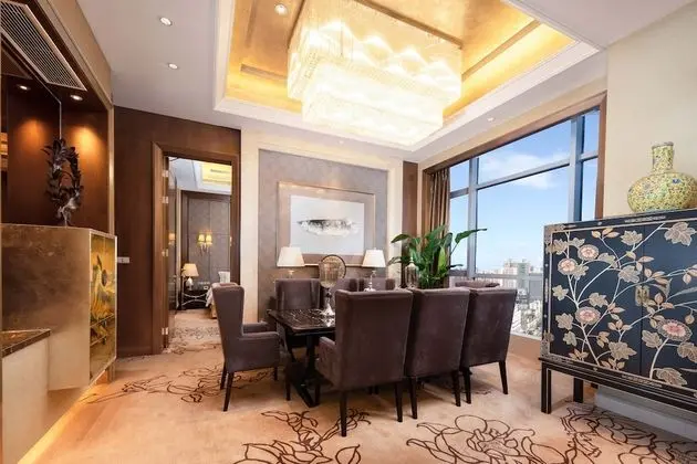 Süit, Birden Çok Yatak (Living Dining)
