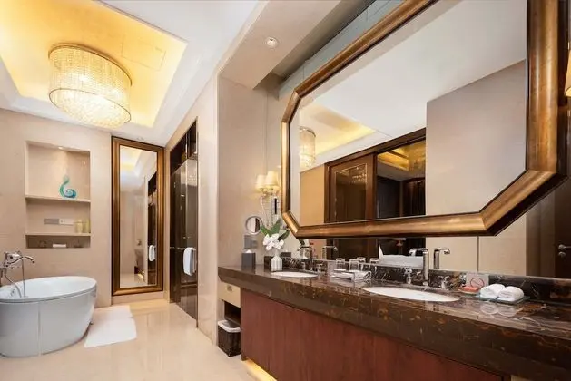 Süit, Birden Çok Yatak (Living Dining)
