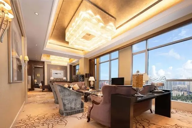 Süit, Birden Çok Yatak (Living Dining)