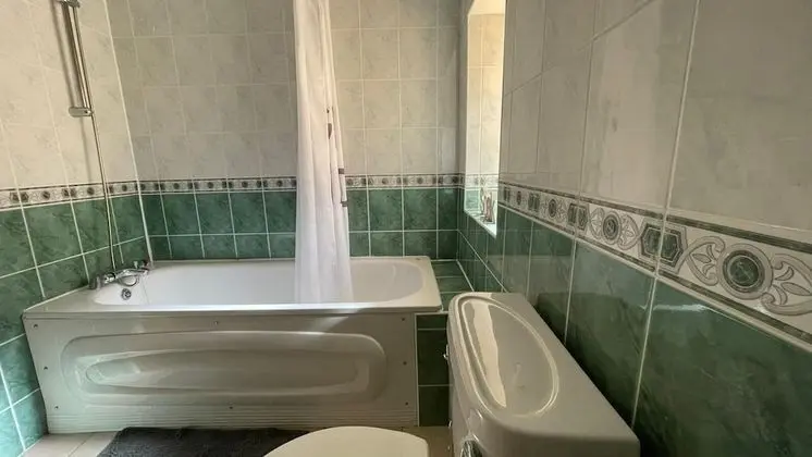 Kır Evi, Banyolu/Duşlu (The Couch House)