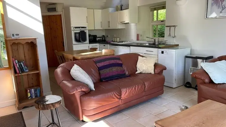 Kır Evi, Banyolu/Duşlu (The Couch House)
