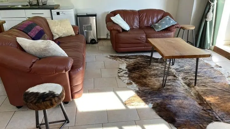Kır Evi, Banyolu/Duşlu (The Couch House)