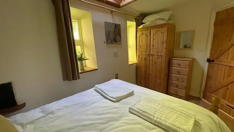 Kır Evi, Banyolu/Duşlu (The Couch House)