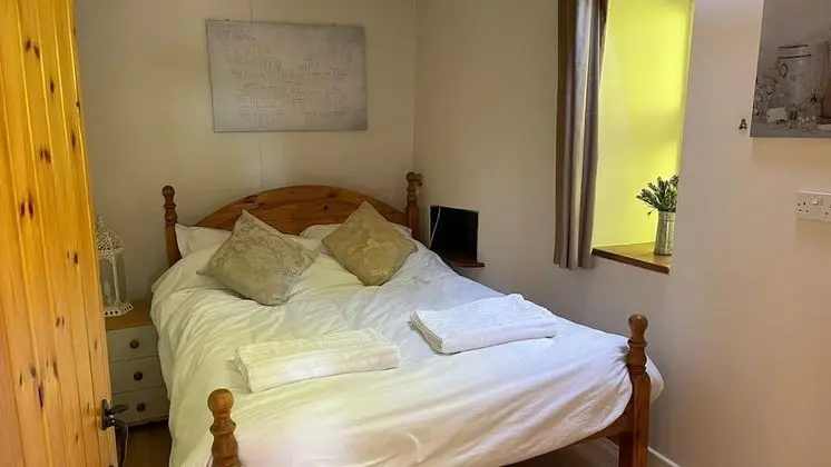 Kır Evi, Banyolu/Duşlu (The Couch House)