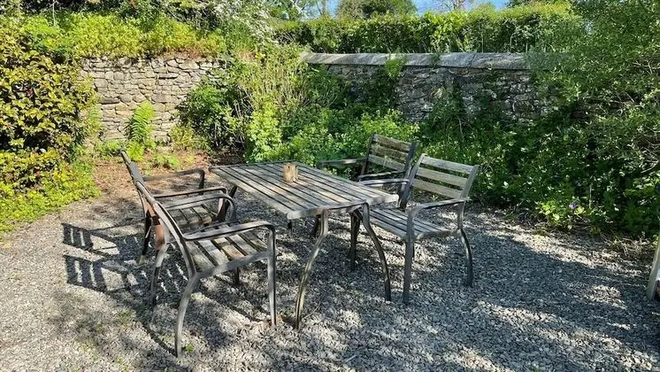 Kır Evi, Banyolu/Duşlu (The Couch House)
