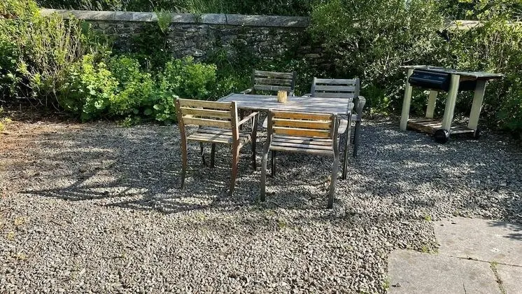 Kır Evi, Banyolu/Duşlu (The Couch House)