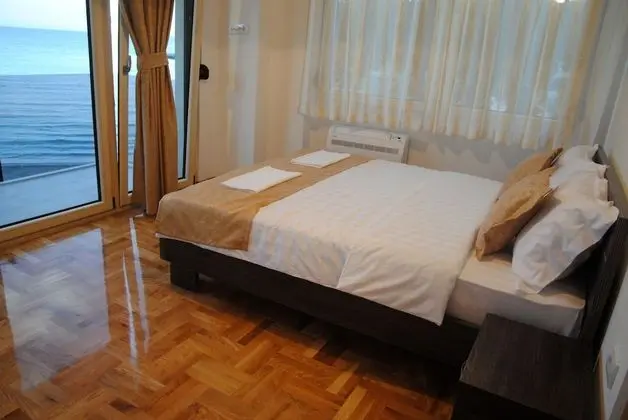 One-Bedroom Apartment with Balcony Sea View