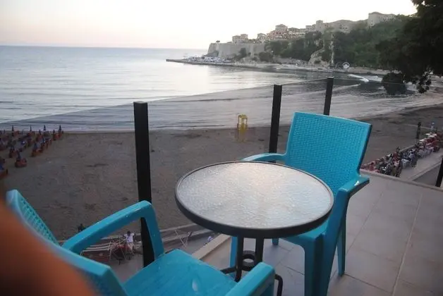 One-Bedroom Apartment with Balcony Sea View