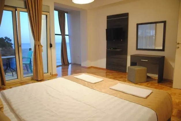 Two-Bedrooms Apartment with Balcony Sea View