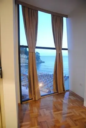 Two-Bedrooms Apartment with Balcony Sea View