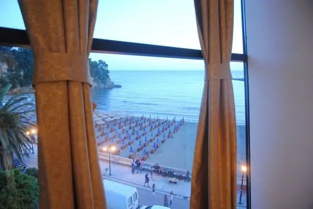 Two-Bedrooms Apartment with Balcony Sea View