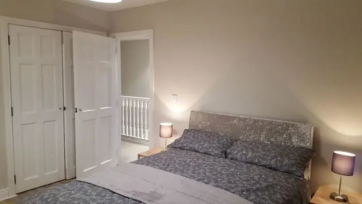 Tek Büyük Yataklı Oda, Ortak Banyo (4)