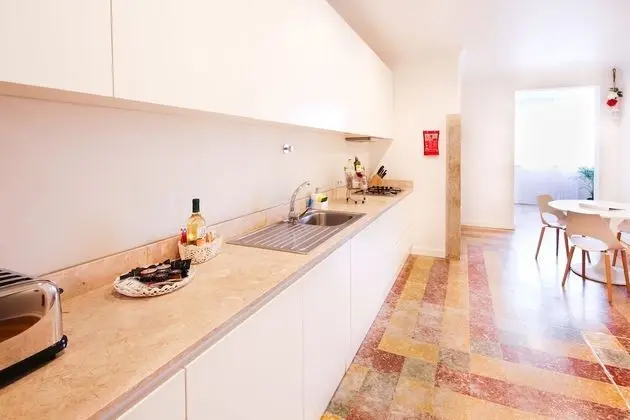 Large 5 Bedroom Apartment