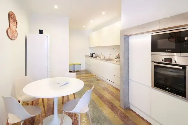 Large 5 Bedroom Apartment