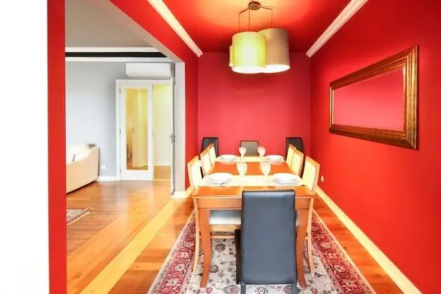 Large 5 Bedroom Apartment