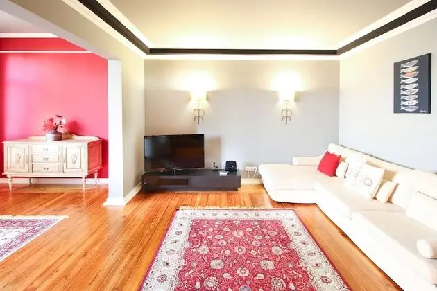 Large 5 Bedroom Apartment