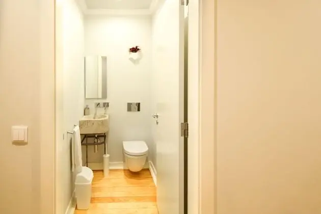 Large 5 Bedroom Apartment