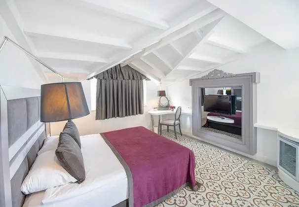 https://imagessl.etstur.com/files/images/hotelImages/TR/51574/l/Crystal-Aura-Beach-Resort---Spa-Oda-39404.jpg