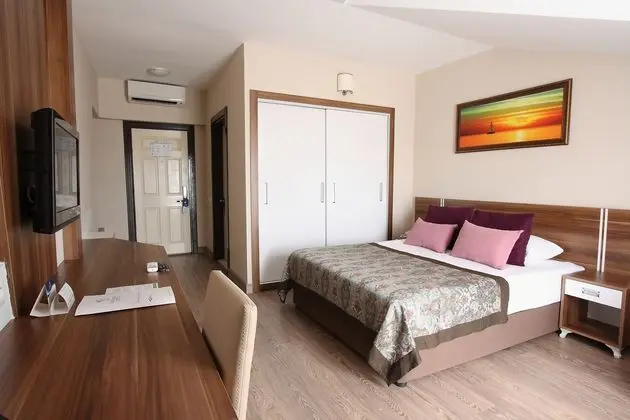 https://imagessl.etstur.com/files/images/hotelImages/TR/51574/l/Crystal-Aura-Beach-Resort---Spa-Oda-39409.jpg